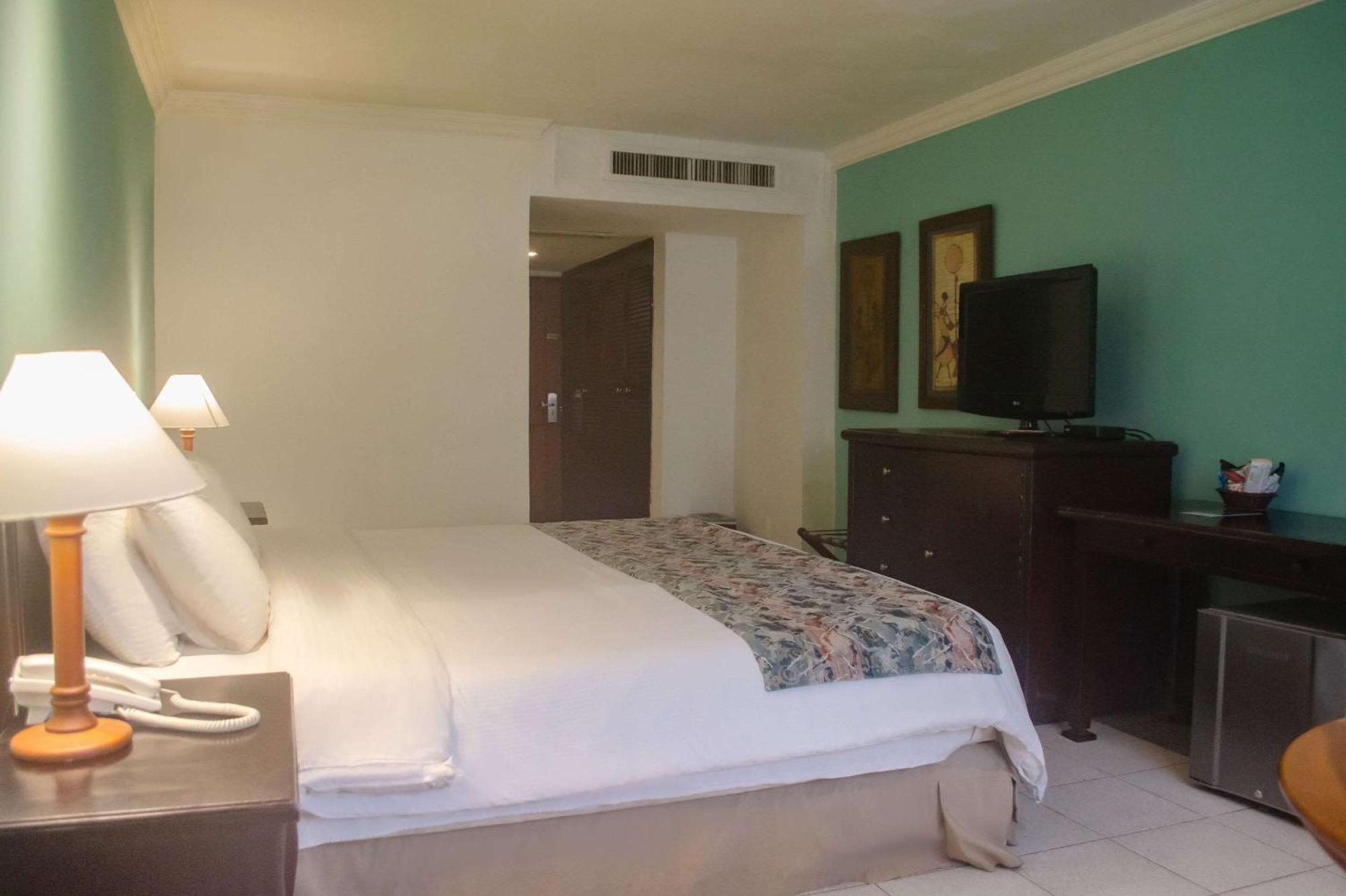 Hotel Faranda Express Puerta Del Sol Barranquilla, A Member Of Radisson Individuals Barranquilla  Kültér fotó
